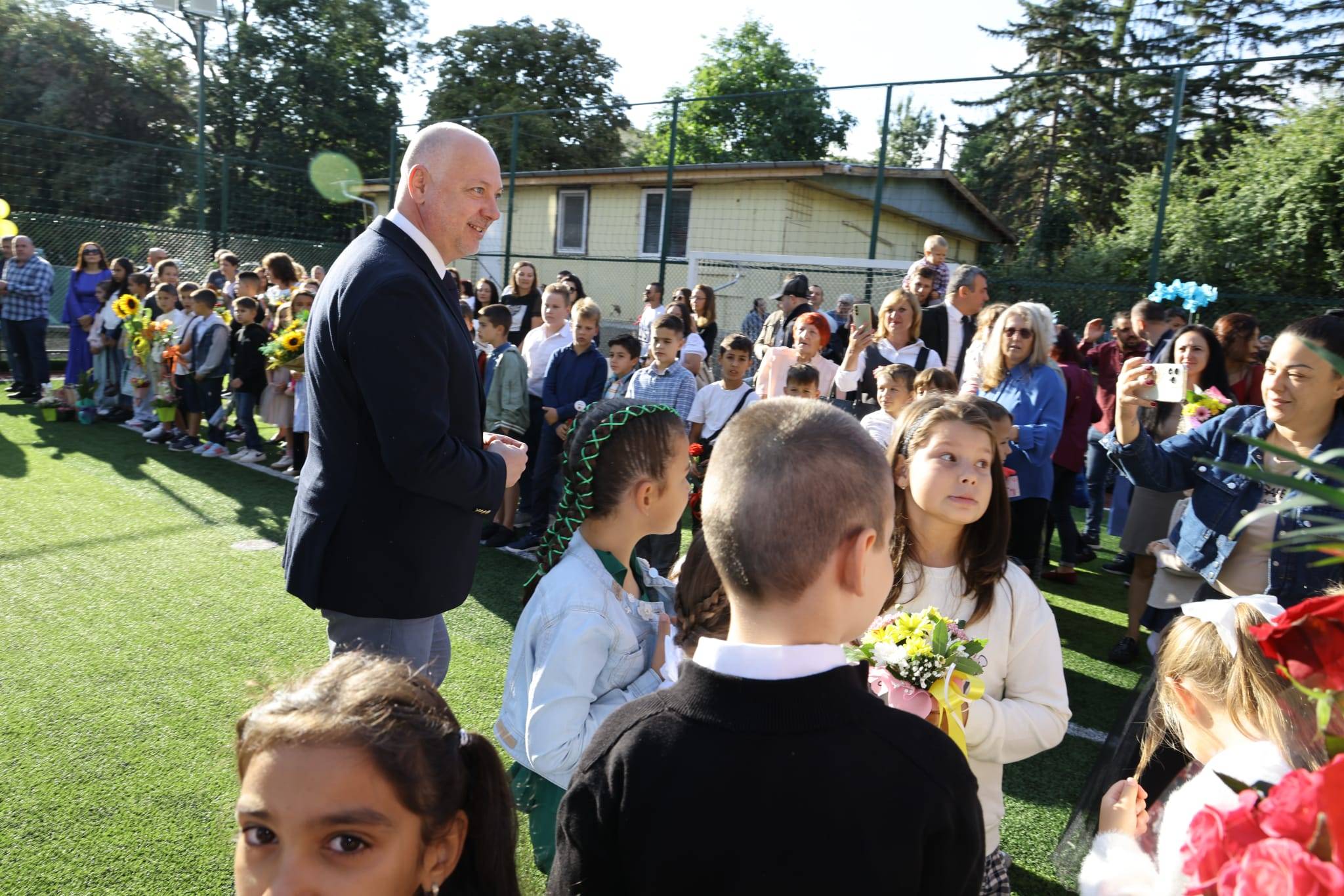  Министър-председателят Росен Желязков взе участие в откриването на новата образователна година в 83 ОУ 